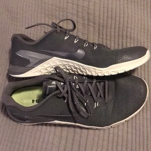 Women’s Nike Metcon 4 sz 11